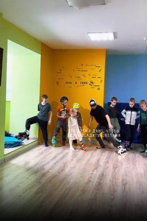 Праздник 23 февраля на роликах!